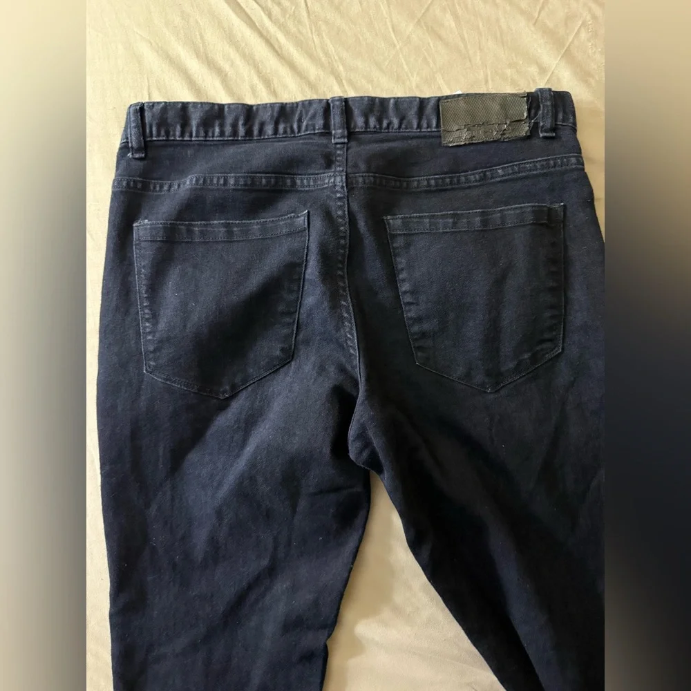 Perry Ellis stylish dark